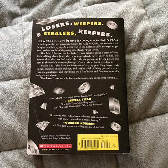 This is the book Loot by Jude Watson. It is the first book of its series - Picture 2 of 4